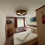 Bed & Breakfast Hotel-garni Seestrand