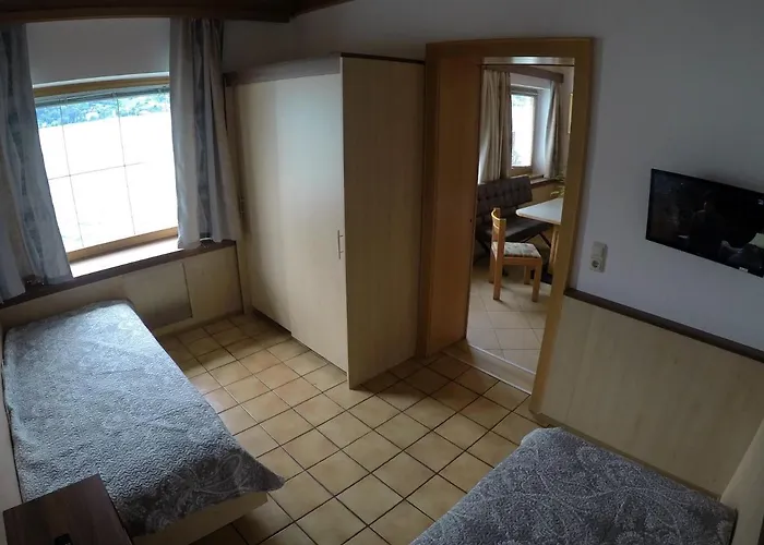 Hotel-garni Seestrand 住宿加早餐酒店 滨湖采尔