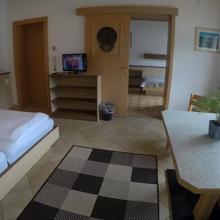 Hotel-garni Seestrand Целль-ам-Зеє