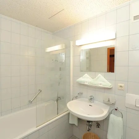 Hotel-garni Seestrand Целль-ам-Зеє